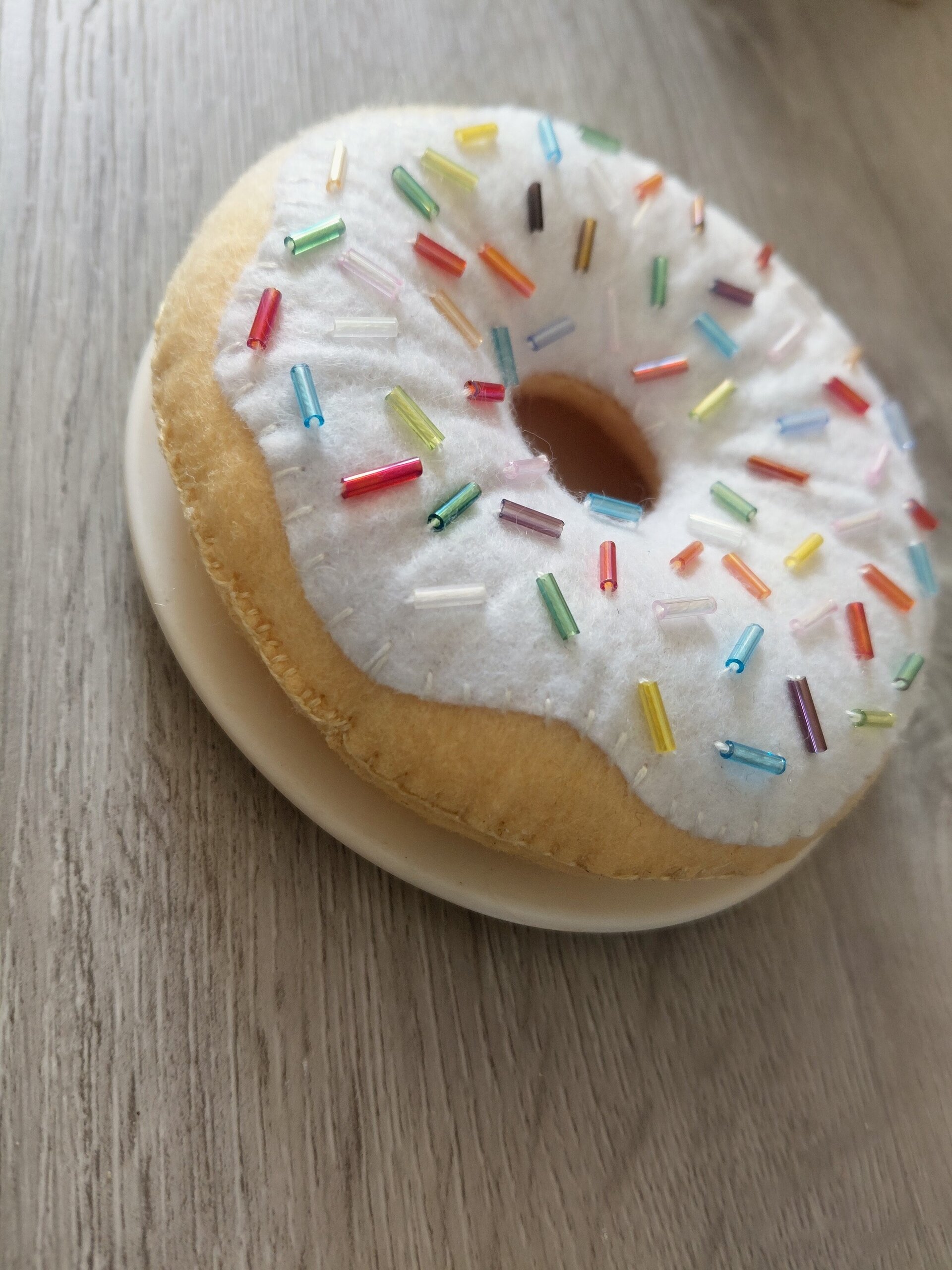 Donut "Glaseado" de Fieltro – Juguete Artesanal de Tela - 1