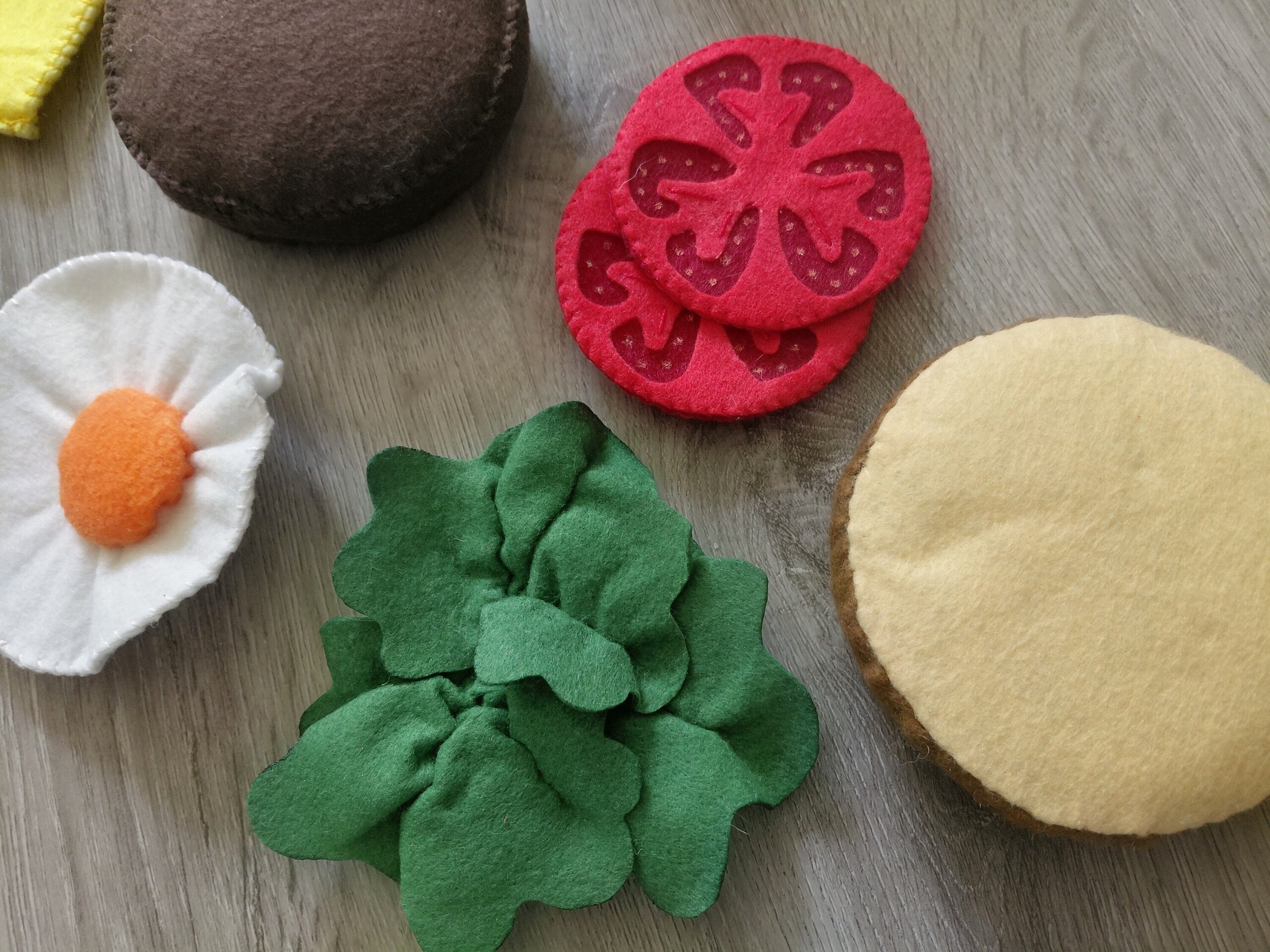 Hamburguesa "Súper Completa" de Fieltro – Juguete Artesanal de Tela - 2